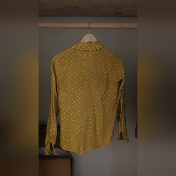 Yellow polka dot Van Heusen collared long sleeve button down - Picture 3 of 3